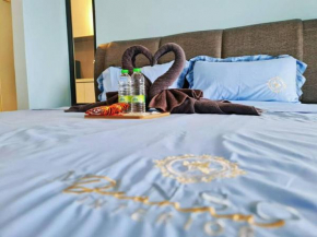 AmazingSkyBlueSuite•OwnBathtub